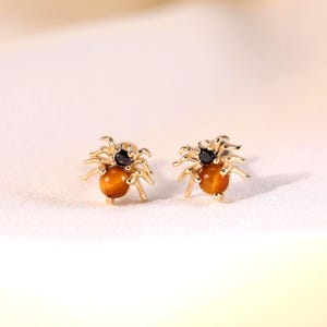 14K Solid Gold Tiger-Eye Spider Cartilage Earring/Threadless Animal Earring/ Black Spinel Spider Stud/Spider Helix Stud/Gemstone Conch Stud