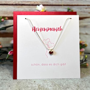 Herzensmensch, zarte Kette mit starker Botschaft, goldene Kette mit rotem Herz, Liebesgrüße, individuell designte Schmuckkarte, rote Liebe