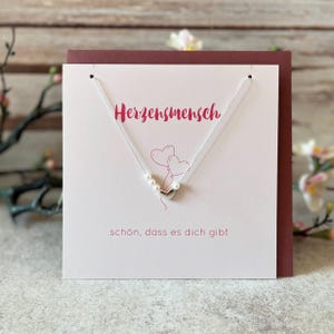 Herzensmensch, zarte Kette mit starker Botschaft, Halskette mit Herz aus 925er Silber und Perlen, Liebesgrüße, personalisierte Schmuckkarte