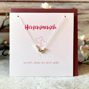 Herzensmensch, zarte Kette mit starker Botschaft, Halskette mit Herz aus 925er Silber und Perlen, Liebesgrüße, personalisierte Schmuckkarte