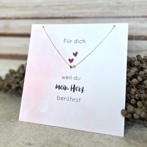 Berührtes Herz, zarte Kette mit starker Herzbotschaft, Halskette aus Sterlingsilber vergoldet, Herz-Geschenk, bezaubernde Überraschungskarte