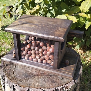 Squirrel feeder, Wooden squirrel feeder, Chipmunk feeder, Garden Decore, Funny Squirrel Feeder, Nut feeder