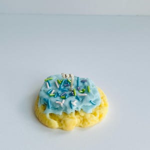 Blue Sugar Cookie Candle: Vanilla Scented Soy Wax Candle