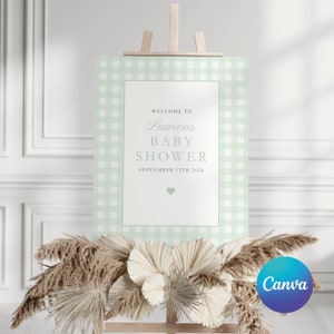 Puede incluir: Un cartel de bienvenida para un baby shower con un patr&oacute;n de cuadros vichy verde y blanco. El cartel dice "Bienvenido a Laurens Baby Shower Septiembre 12th 2024".