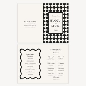 Puede incluir: Un programa de boda con un patr&oacute;n de cuadros en blanco y negro. Muestra los nombres "HANNAH & MARIO" y la fecha "10.12.26". El lado izquierdo incluye el texto "with all our love" y detalles de la ceremonia.