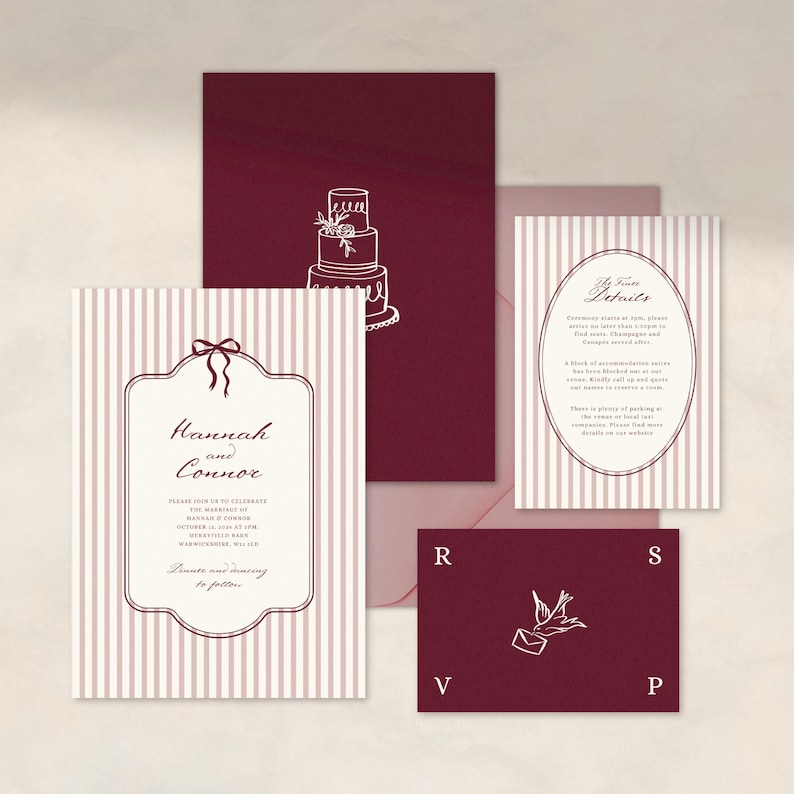 Pu&ograve; includere: Un set di partecipazioni di nozze bordeaux e bianche. Include un invito a righe con un fiocco, una scheda dettagli, una scheda RSVP e una scheda bordeaux tinta unita con un'illustrazione di torta. L'invito recita "Hannah and Connor".