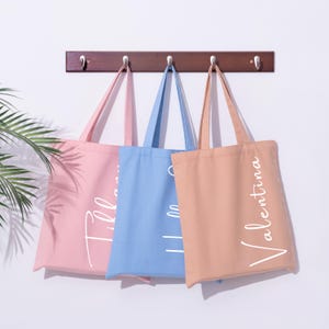 Sac fourre-tout personnalisé avec nom, cadeau d'anniversaire personnalisé pour elle, sac cadeaux de demoiselle d'honneur, cadeau EVJF, sac fourre-tout de plage pour femme