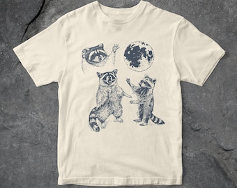 Waschbären verehren den Mond Grafik T-Shirt, Lustiges Waschbär T-Shirt, Unisex T-Shirt, Vintage T-Shirt, Geschenk für Sie, Geschenk für Ihn