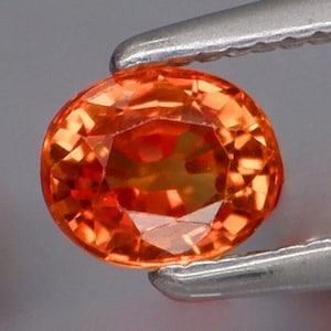 Songea Natural Sapphire orange gemstones are pretty stones with a warm and intense color!