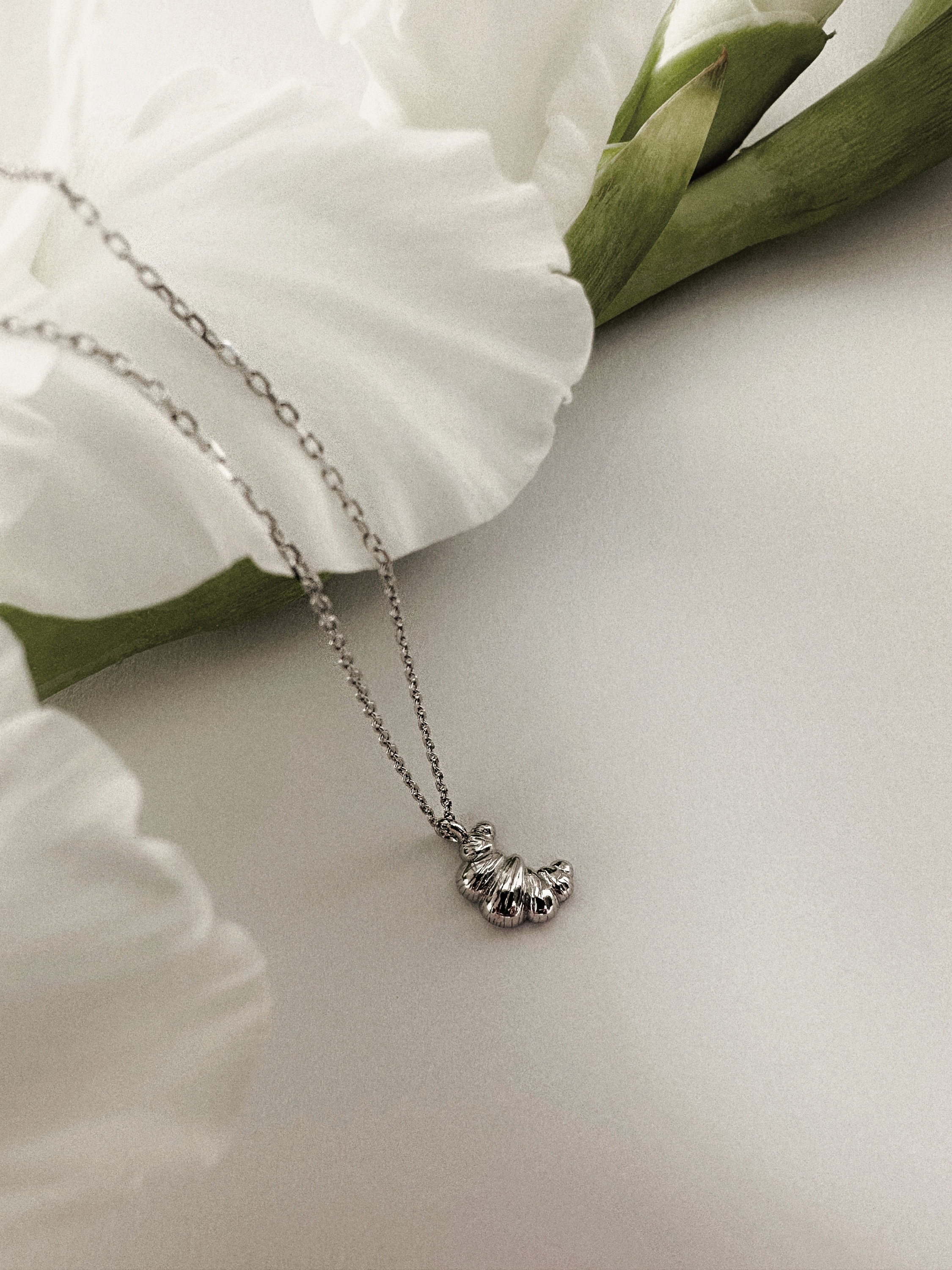 TATIANA☆[Silver925] Deli Croissant Necklace MUSINSA | TATIANA (Silver 925) Deli Croissant Necklace NZ2428