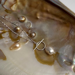 Collier chaîne trombone en argent avec fermeture à bascule, collier pendentif de perles, collier de perles avec fermoir en T, cadeau parfait pour elle, cadeau d'anniversaire