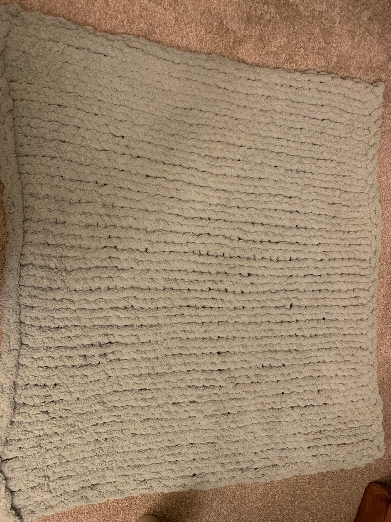 Chunky knit blanket image 8