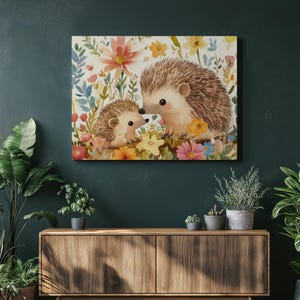 Adorable arte de pared de acuarela de erizo: lindos erizos en un jardín floral, impresión artística de animales, decoración perfecta para habitación infantil infantil con motivos de naturaleza animal.
