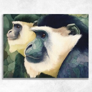 Könnte beinhalten: Eine digitale Illustration von zwei Affen mit dunklem Fell an Kopf und Rücken, das mit hellem cremefarbenem Fell an Gesicht und Brust kontrastiert. Die Affen haben dunkle, strukturierte Gesichtszüge und sind vor einem grünen Hintergrund dargestellt.