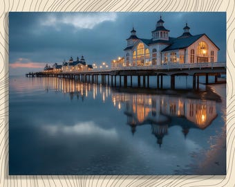Twilight Pier Canvas Art Wandbild - Küstenlandschaft am Pier Häuser Wasserreflexion blau Horizont Abendhimmel modernes maritimes Dekor