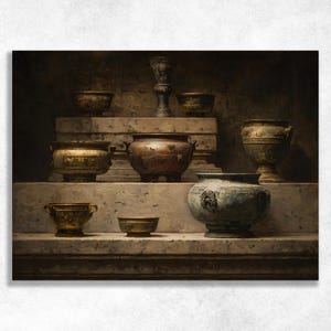 Puede incluir: Una colección de varios cuencos y urnas de metal y cerámica dispuestos en un expositor de piedra de varios niveles. Los recipientes presentan intrincados patrones en relieve, pátinas oscuras y asas ornamentadas, mostrando una variedad de formas desde cuencos anchos hasta pedestales altos.