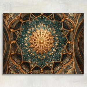 Puede incluir: Un diseño de techo ornamentado con un patrón central de estrella dorada rodeado de detalles arabescos turquesa y dorados. El intrincado diseño incluye elementos florales y geométricos, creando una apariencia rica y texturizada. La obra de arte se muestra sobre un fondo blanco.