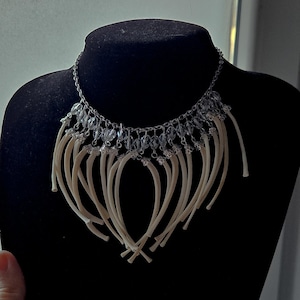 Botketting, gotische bottenketting, display-sieraden, wervelhanger, gotische ketting, schedelsieraden