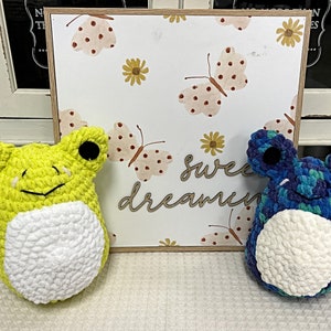 Crocheted Frog Plush: Handmade Squishy Toy for Nursery