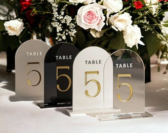 Numeri da tavolo personalizzati in acrilico satinato - Decorazione elegante per matrimoni - Accenti dorati - Design ad arco satinato - Segnaletica per matrimoni