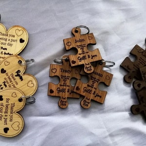 Personalisierte Holz oder Acryl Name Gedecke, Schlüsselanhänger, Hochzeitsgeschenke, Schulabgänger Geschenke, verkauft in 10'er