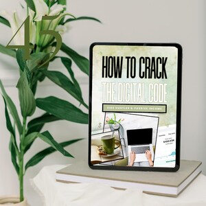 Op de afbeelding: Een tabletcomputer die een digitale productcover weergeeft met de titel "How to Crack the Digital Code: Side Hustles & Passive Income". De cover heeft een groene en witte aquarel achtergrond met afbeeldingen van een laptop, een kopje koffie en een boek.