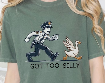 Koszulka z nadrukiem Got Too Silly Comfort Colors, zabawna koszulka policyjna z gęsią na luźnym tle, koszulka One Silly Goose, prezent dla policjanta i miłośnika gęsi