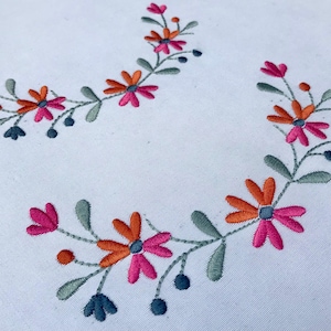 機械刺繍デザイン モダン ボヘミアン フラワー カーブ フラワー ボーダー Blumenrad Stickdatei broderie bordure Florale ricamo bordo floreale