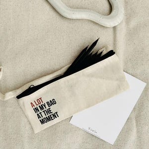 Federmäppchen / Kosmetiktasche - A Lot in my Bag at the Moment - TheSwiftShop