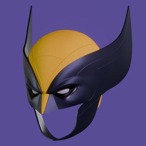 Puede incluir: Una máscara de Wolverine en amarillo y azul marino, con una parte superior amarilla texturizada y orejas puntiagudas azul marino. La máscara tiene una expresión severa con ojos blancos y nariz gris, sobre un fondo púrpura.