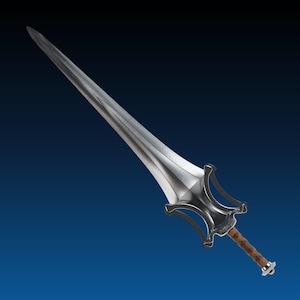Peut inclure: Une &eacute;p&eacute;e argent&eacute;e avec une longue lame pointue. La garde est d'une couleur m&eacute;tallique plus fonc&eacute;e avec une poign&eacute;e envelopp&eacute;e de cuir marron. L'&eacute;p&eacute;e a un design d&eacute;coratif et est pos&eacute;e sur un fond bleu.