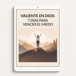 Op de afbeelding: Een digitale tablet toont de tekst "VALIENTE EN DIOS: 7 DÍAS PARA VENCER EL MIEDO" boven een illustratie van een persoon die met opgeheven armen op een berg staat. De achtergrond toont een zon en een bergketen.