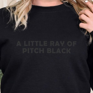 Pequeno Raio de Pitch Black SVG, Raio de Pitch Black, Camiseta Pequeno Raio de Pitch Black, Camiseta Moody, Camiseta Dark Mood Svg, Camiseta Engraçada