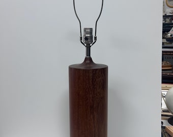 Solitaire teakhouten tafellamp uit de jaren 60.