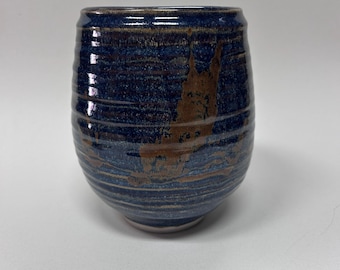 Otto Heino Art Pottery blauw geglazuurde vaas, ondertekend 1996
