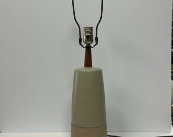 Jaren 60 Martz Amerikaanse studio craft art aardewerk tafellamp vervaardigd door Marshall Studio.
