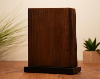 Knife block | Magnetic | Solid wood | Walnut
