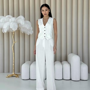 Ensemble deux pièces élégant en lin : gilet court et pantalon palazzo pour une tenue de fête estivale