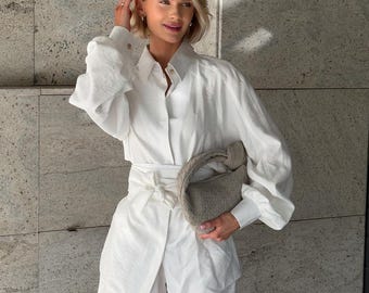 Elegante conjunto de verano de lino de 3 piezas: camisa larga, pantalones cortos de cintura alta y cinturón tipo corsé para mujer.