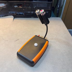 Rejilla láser con sensor de movimiento: detección paranormal con ángulo ajustable y batería de 9 V