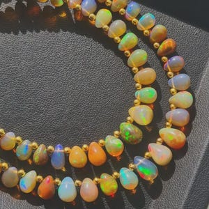 CALIDAD AAA++~~Alto grado~~Impresionante collar de cuentas de ópalo etíope en forma de lágrima lisa, briolettes de gotas de ópalo, cuentas de ópalo en forma de lágrima de fuego al por mayor.