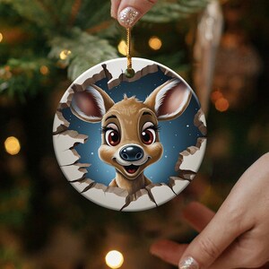 Lindo adorno de ciervo de dibujos animados, decoración del árbol de Navidad, regalo navideño único, decoración divertida de invierno, recuerdo de amante de los animales, idea de regalo para la habitación de los niños