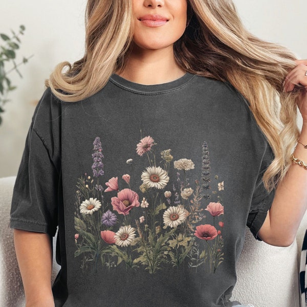 Wildflower T-shirt for Garden Lover, Boho T-shirt, Gardener T-shirt, Cottagecore vintage pressed flower shirt for Gardener, Garden T-shirt
