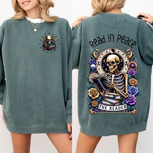 Camiseta de lector de cartas del tarot, regalos de libros para Halloween, camiseta de esqueleto para leer en paz, camiseta de lectura de Halloween para mujeres, amante de los libros de Halloween