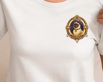 Maglietta con finta spilla e gatto siamese – Citizen Cat Portrait Tee