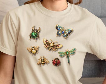 Maglietta con stampa di farfalle, coleotteri, libellule, api, coccinelle e spilla finta, collezione di insetti colorati.
