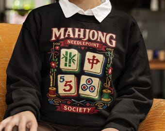 Felpa con stampa di tessere Mahjong Faux Needlepoint / Maglietta girocollo Mahjong Society