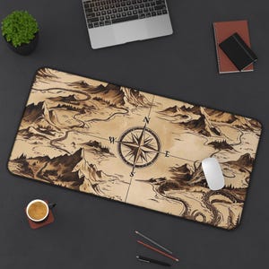 Fantasy Map Schreibtischunterlage, Drachen Pergamentstil Bürodekoration, Mythische Schreibtischunterlage, Berge Wälder Kompass Rose Maus Pad, Mythische Elemente