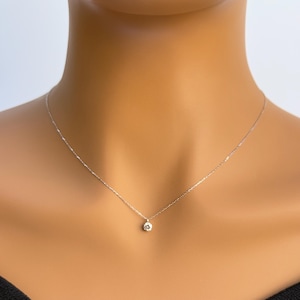 Elegant 18K White Gold Diamond Pendant Necklace – 0.2 Carat Sparkle for Everyday Luxury