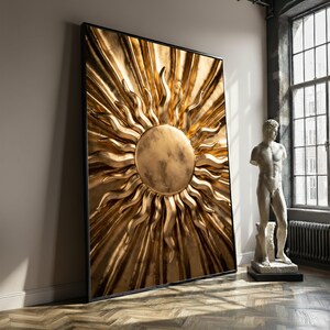 Peut inclure: Une grande œuvre d'art encadrée représentant un soleil doré. Le soleil a un visage circulaire central avec des lignes ondulées rayonnantes. L'œuvre est exposée dans une pièce avec une statue et une grande fenêtre.